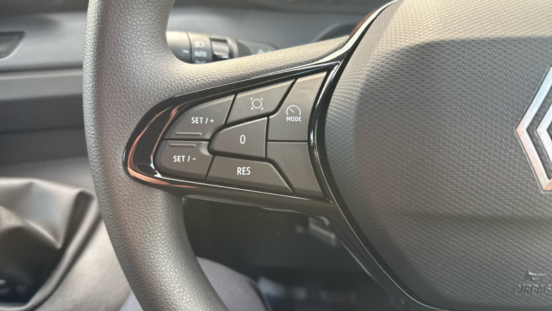 Renault Master Mwb Diesel Fwd MM35 Blue dCi 130 Advance Medium Roof Van